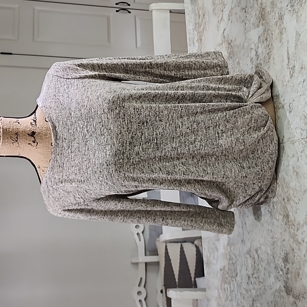 Chelsea  & Theodore twist‎ hem top 3/4 sleeve size small